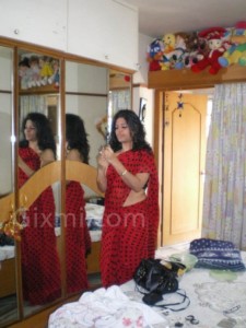 Unseen-Real-Life-Photos-of-Desi-Indian-Girls-and-Aunties-8-520x693