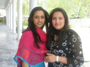 two-desi-girls-in-hotel-625x469