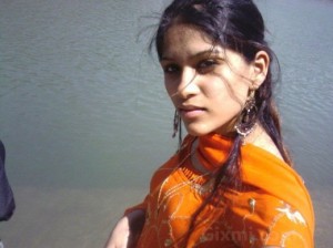 Beautiful-ladies-from-Islamabad-Lahore-and-Karachi-2-520x390