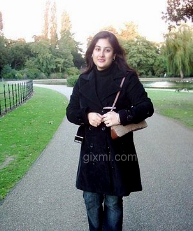 Pakistani Muslim woman, Noreen is in United States