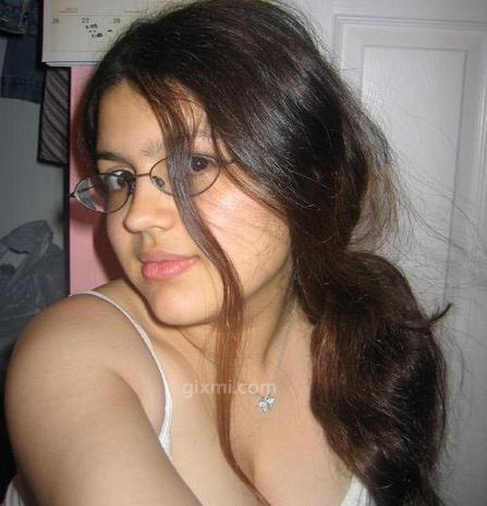 Can Hot Iranian girl tell if someone like her?
